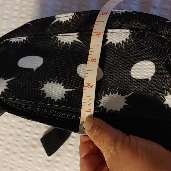 NWT Asics Unisex Belt Bag/ Fanny Pack - Picture 10 of 10